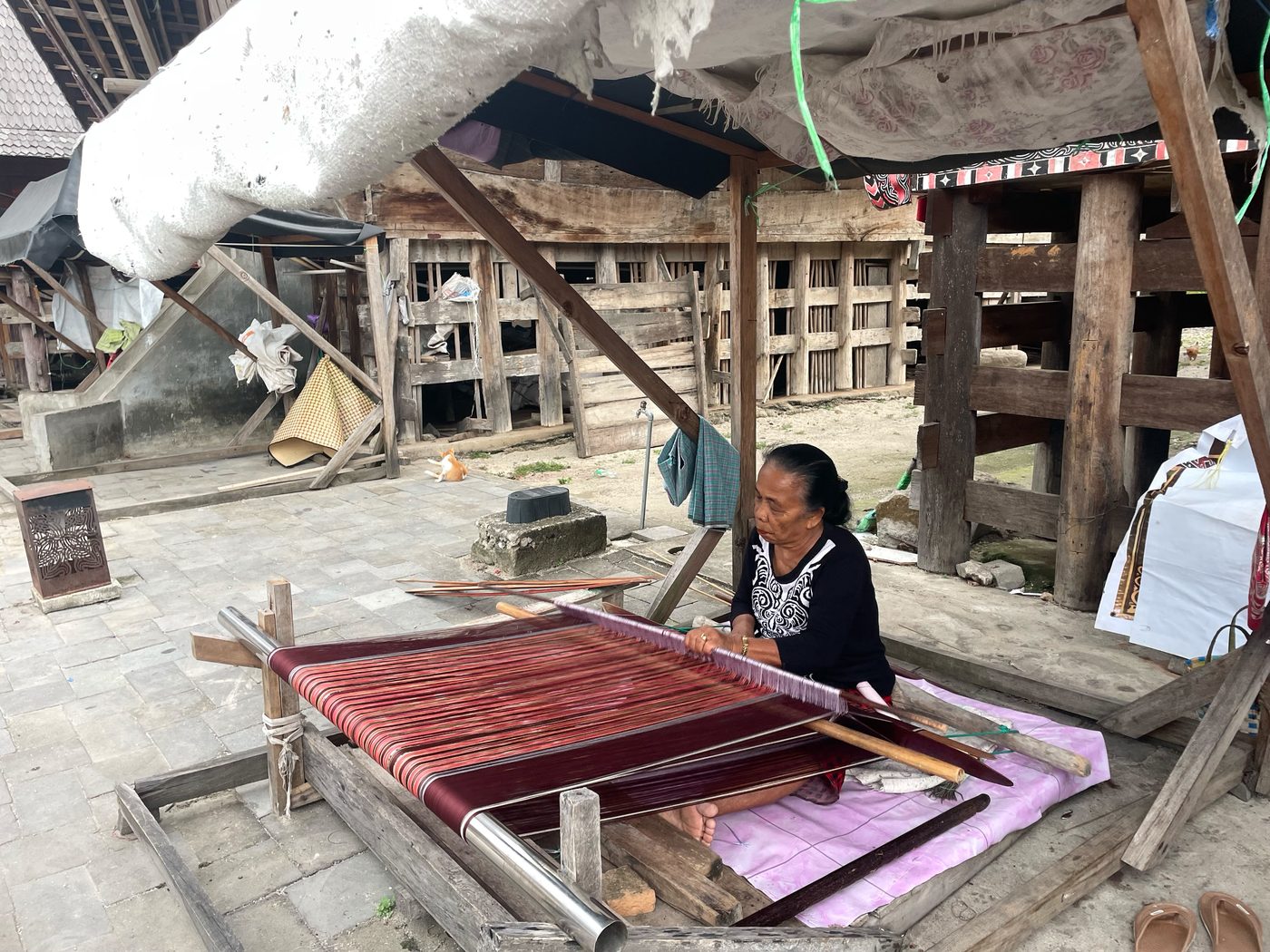 ALAT TENUN DAN BENANG TRADISIONAL