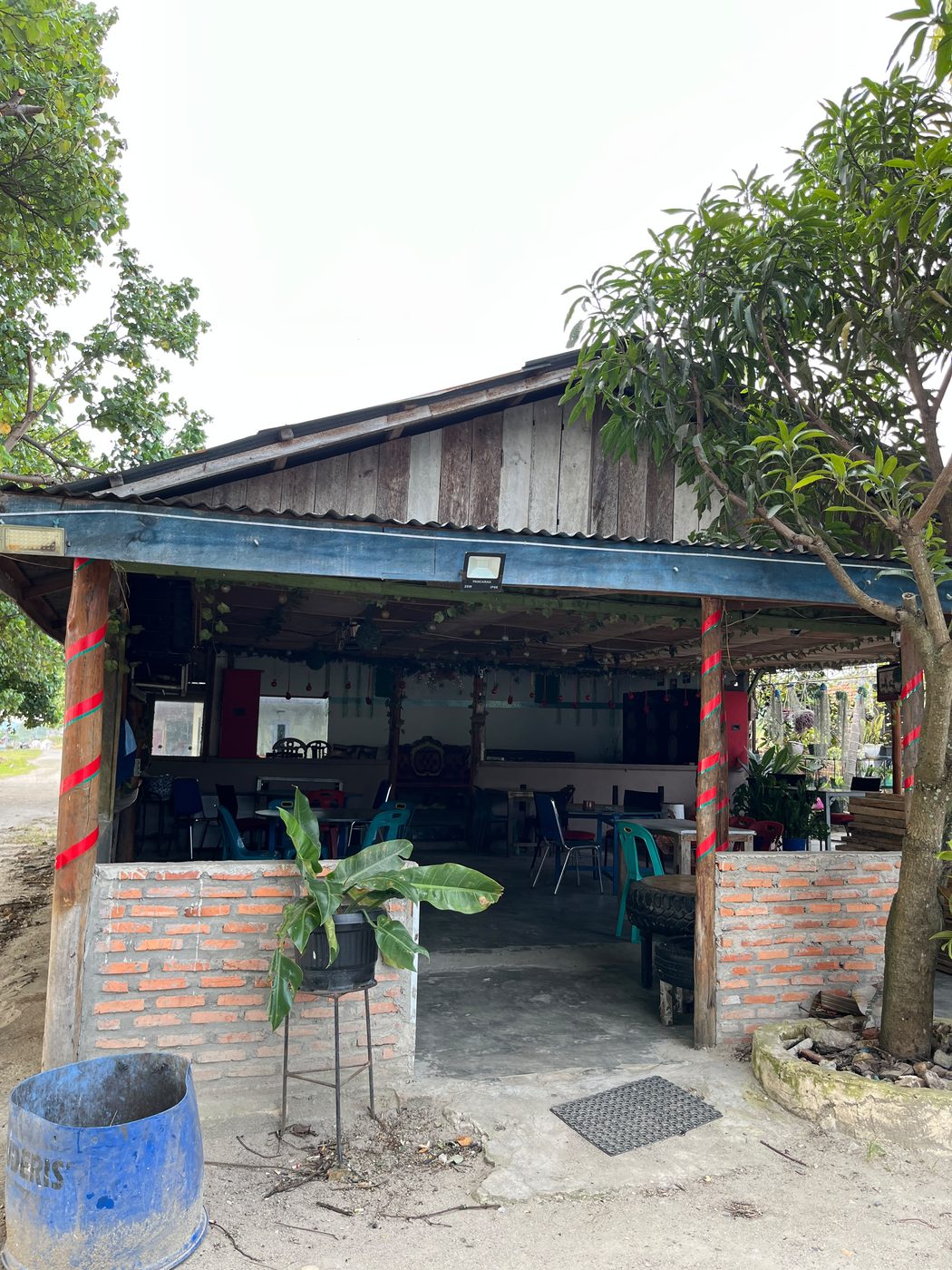 KAFE PANTAI SUDERIS