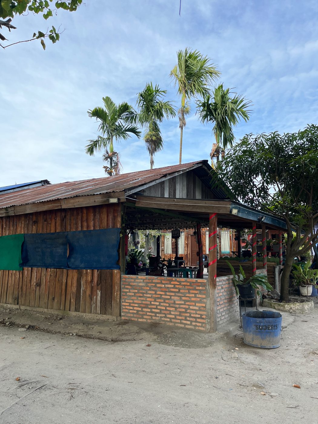 KAFE PANTAI SUDERIS
